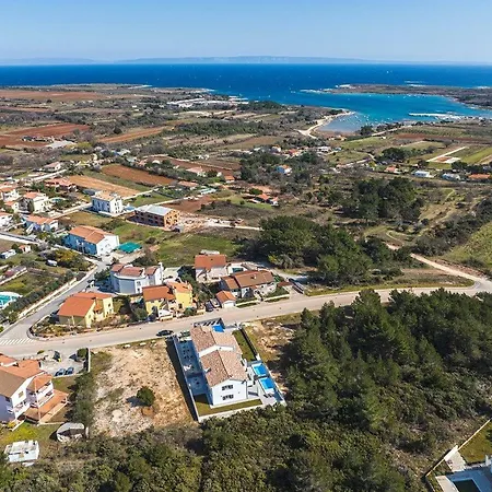 Oli B Villa